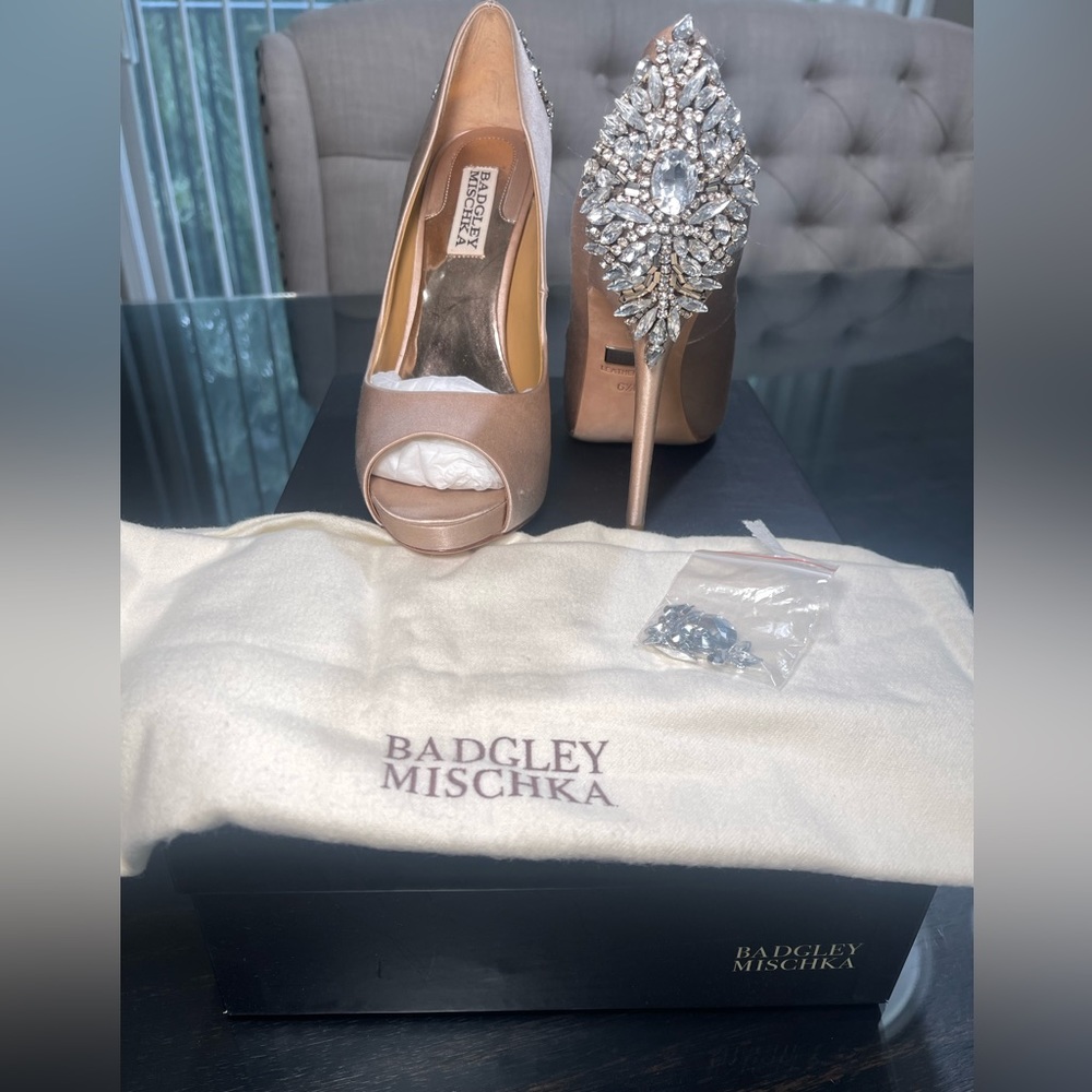Women's Kiara Peep-Toe Evening Pumps size 6 1/2